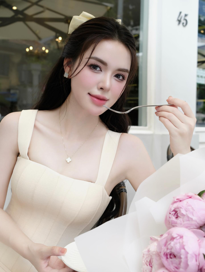 Gương mặt mới của VTV - Hà Bích Ngọc đang thu hút sự chú ý của khán giả.