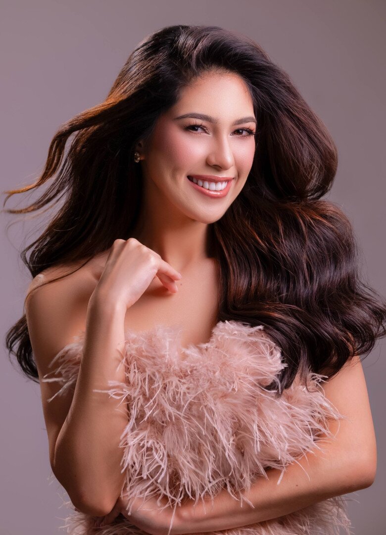 Nụ cười rạng rỡ và ngọt ngào của nàng á hậu.