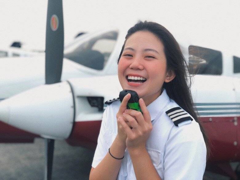 Cô nàng 9x có gương mặt búng ra sữa dù đã 29 tuổi.