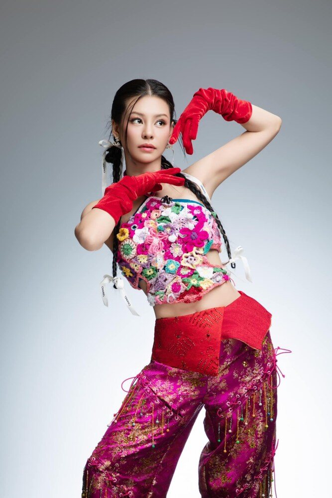 Bùi Lan Hương là nhân tố được chú ý trong show Chị đẹp đạp gió mùa 2 vì có giọng hát nội lực, tính cách hài hước và nhan sắc không phải dạng vừa.