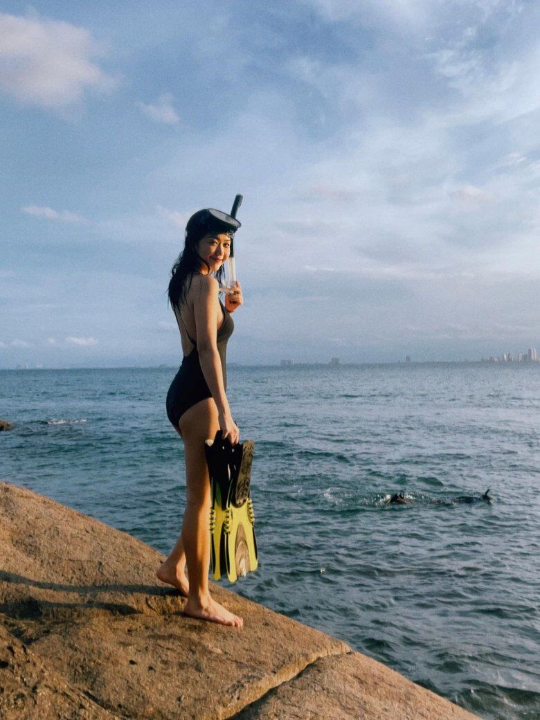 Cô cũng chăm tập luyện để vừa giữ dáng, vừa duy trì năng lượng cho công việc tiếp viên bận rộn.