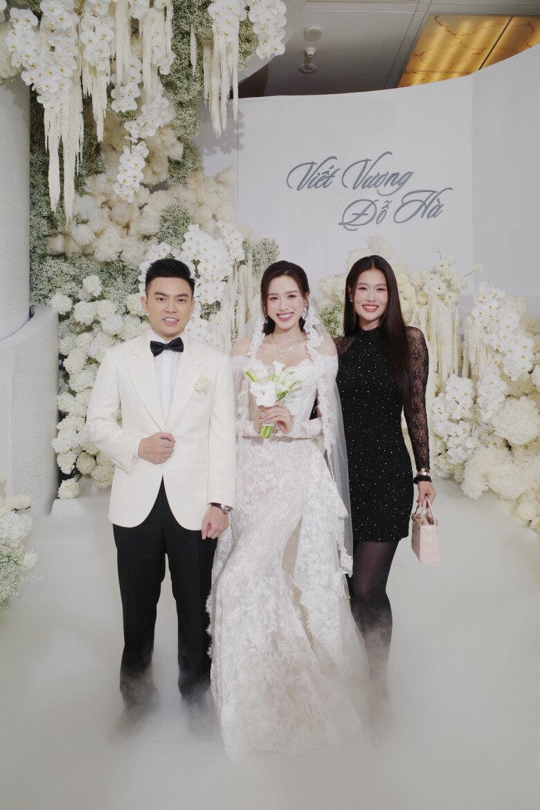 Hoa hậu Đỗ Thị Hà và Đoàn Thiên Ân được nhận xét có ngoại hình tương đồng, nhất là nụ cười rạng rỡ.