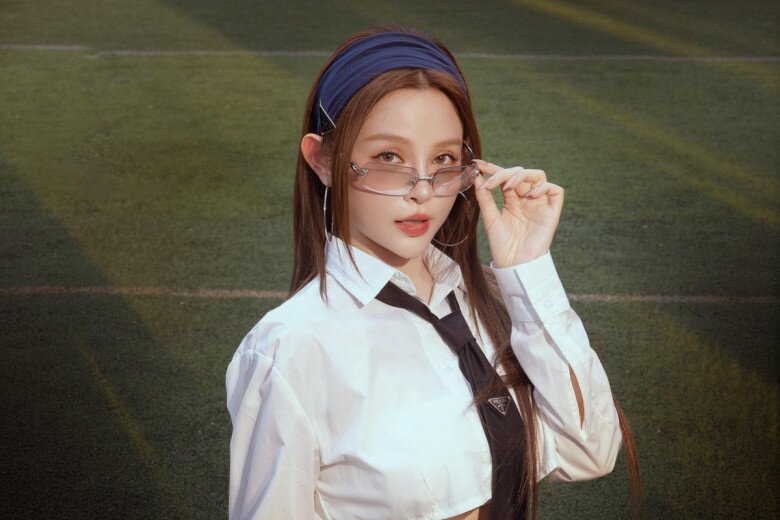 Từ khi rời showbiz, mỗi lần Huyền Baby xuất hiện trên mạng xã hội đều nhanh chóng gây bão bởi sự thay đổi nhan sắc hay phong cách thời trang. Dù là diện đồ gợi cảm hay thanh lịch, người đẹp luôn biết cách khiến bản thân nổi bật giữa đám đông.