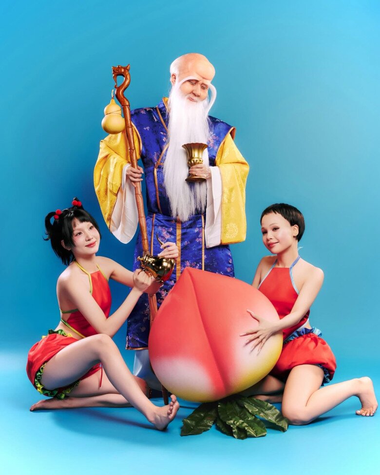 Quỳnh Anh Shyn cùng Liu Grace và Sabi Rose đã có màn cosplay độc nhất vô nhị.