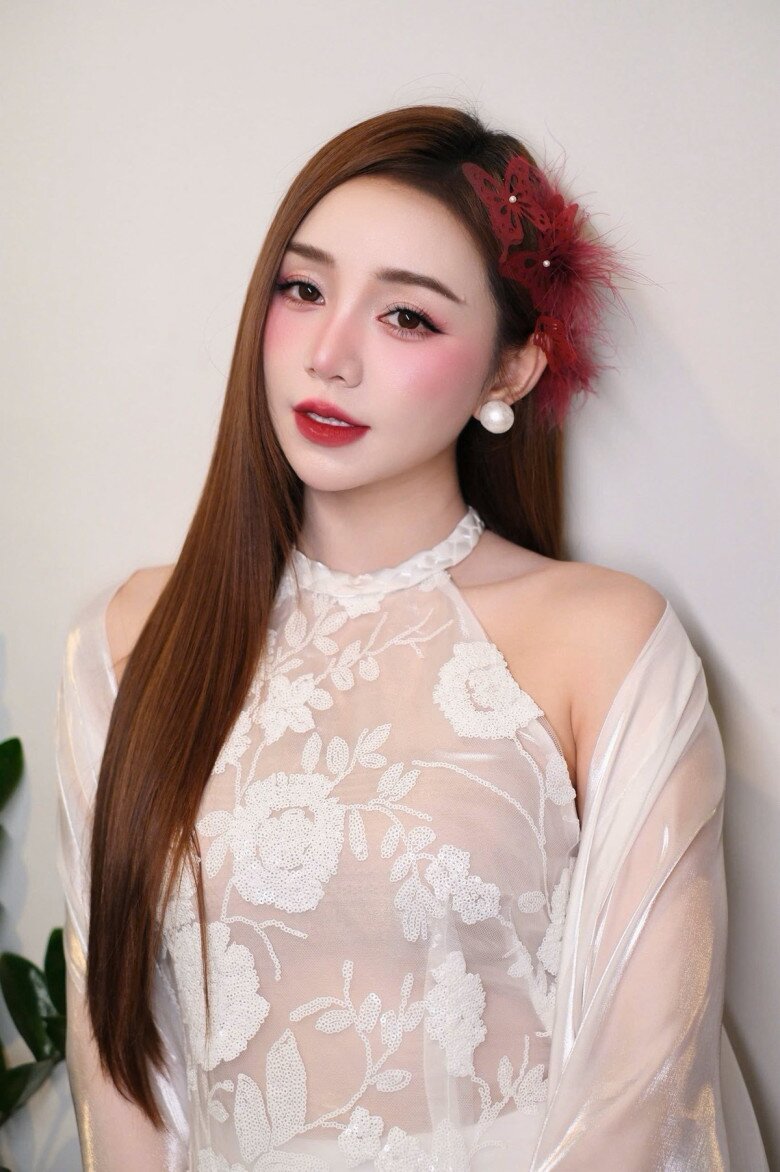 Quỳnh Kool được biết đến nhiều nhất với vai trò thành viên của nhóm hài Kem Xôi TV và sau đó là các vai diễn chính trong các bộ phim truyền hình Đừng bắt em phải quên, Hướng dương ngược nắng và Hãy nói lời yêu.