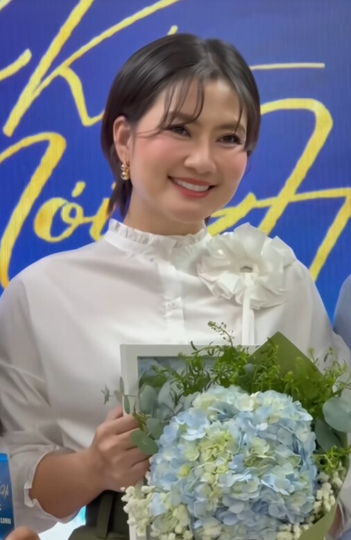 Dù đổi phong cách nhưng nhan sắc và nụ cười tỏa nắng của Ngọc Lan vẫn như ngày nào.