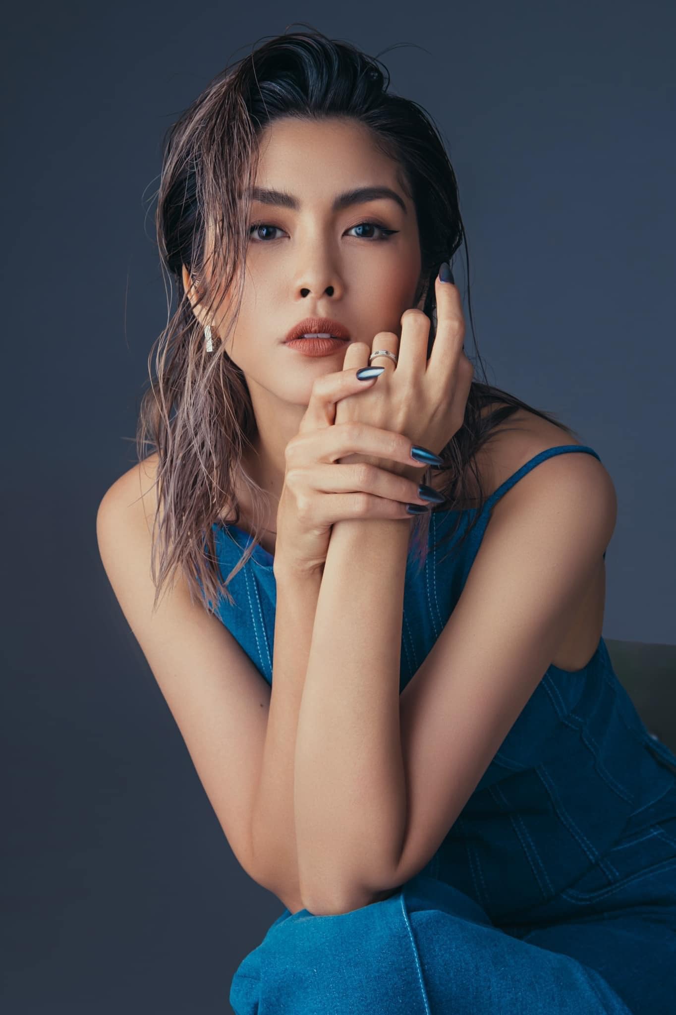 Ở cô giờ còn toát lên vẻ sang trọng, thanh lịch của một nàng dâu hào môn.