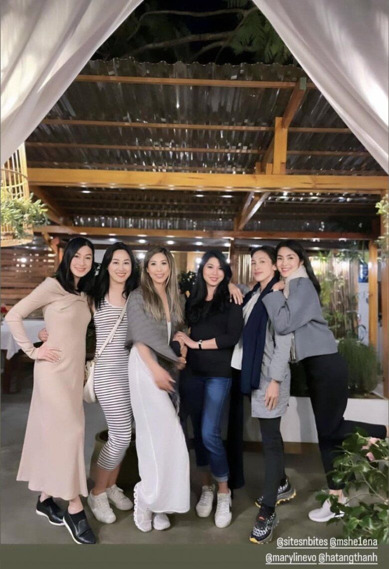 Dù có sự nghiệp thành công và là nàng dâu của gia đình “vua hàng hiệu”, nhưng Tăng Thanh Hà vẫn giữ cho mình lối sống giản dị, gần gũi. Nữ diễn viên Bỗng Dưng Muốn Khóc thường xuất hiện trong những set đồ do chính tay cô phối, thậm chí có khi còn tự may.