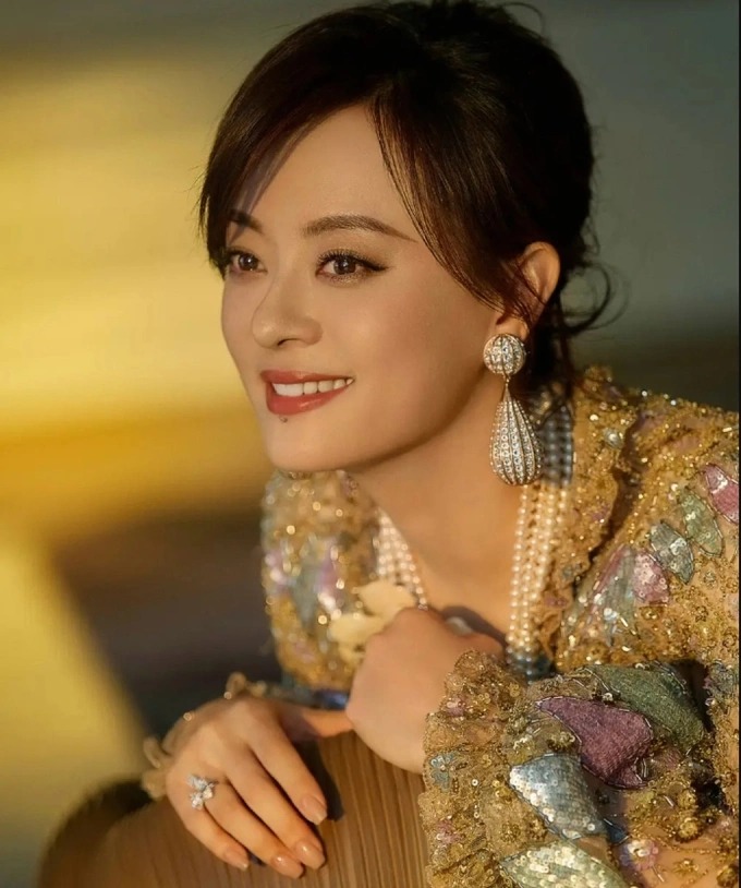 Nhan sắc trẻ đẹp vượt thời gian của mỹ nhân phim Chân Hoàn Truyện.