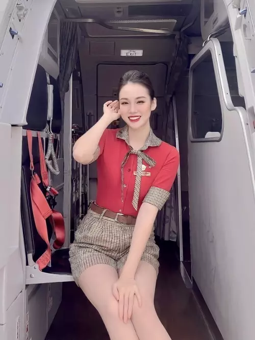 Ngọc Mai là nữ tiếp viên hàng không nổi tiếng trên mạng xã hội.