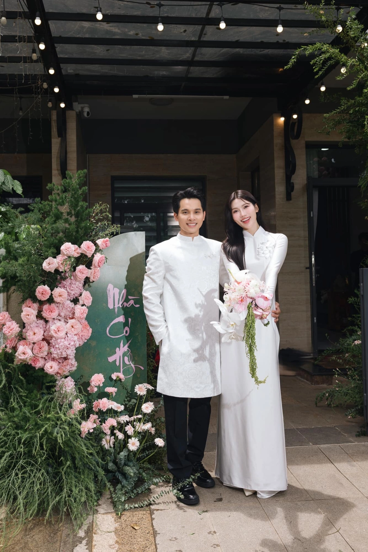 Mới đây, người đẹp đã làm lễ dạm ngõ với người bạn trai yêu 5 năm.