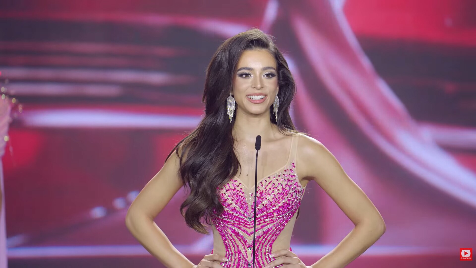 Các người đẹp bước vào phần tranh biện để giành suất vào Top 5.