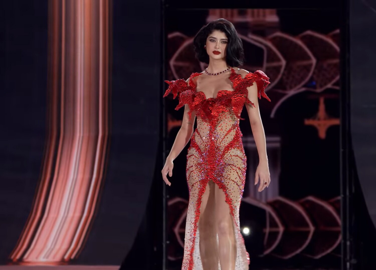 Miss Cosmo Panama là đối thủ mạnh của Phương Linh tại cuộc thi năm nay.