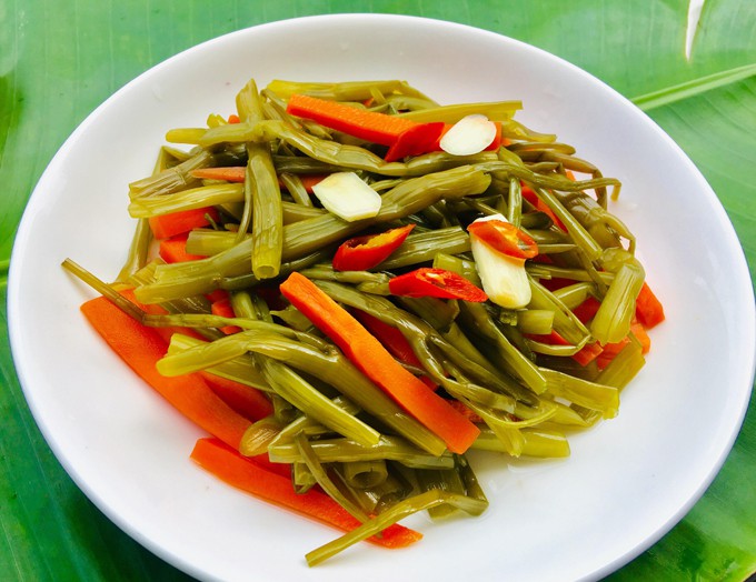 Ăn mãi mới biết rau này giàu kali và canxi, đem xào hay muối chua đều ngon bất chấp - 3