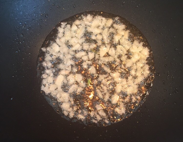 Ăn mãi mới biết rau này giàu kali và canxi, đem xào kiểu này vừa ngon giòn lại bổ - 4