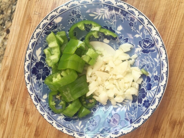 Ăn mãi mới biết rau này giàu kali và canxi, đem xào kiểu này vừa ngon giòn lại bổ - 2