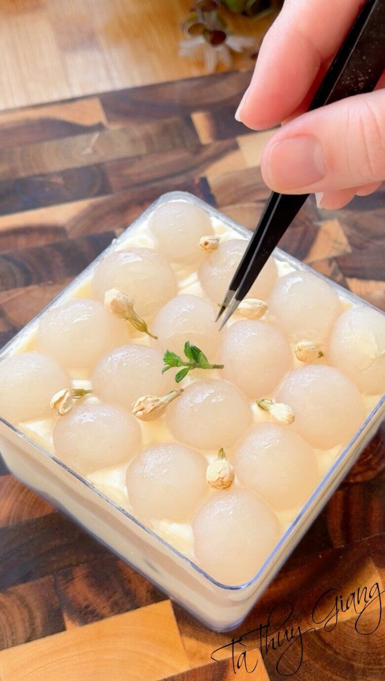 Tham khảo video cách làm bánh ô long nhài nhãn.