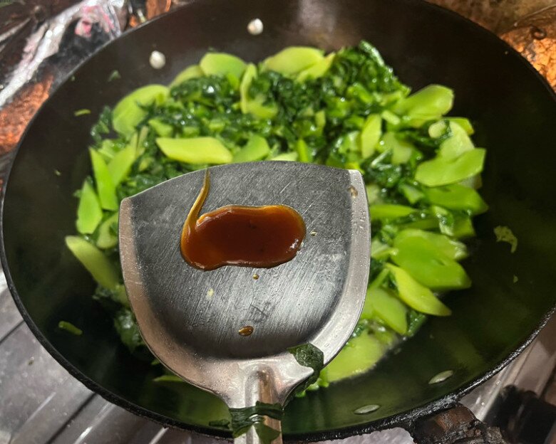 Cȃy này tưởng chỉ ăn lá, ai ngờ thȃn cũng cực ngon, ᵭem xào món giàu canxi lại trȏi cơm vȏ cùng - 7