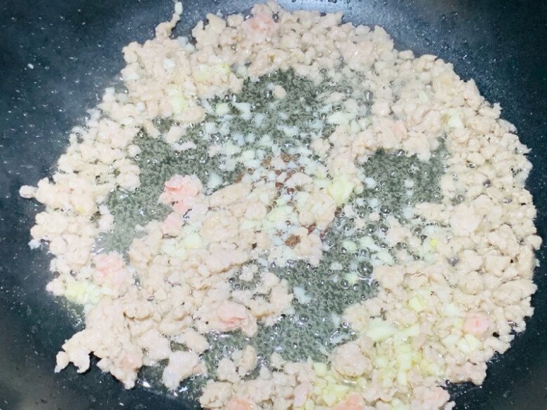 Đi chợ gặp amp;#34;vua của các loại rauamp;#34; này mua ngay, về xào chung với thịt băm vừa ngon rẻ lại đại bổ - 4