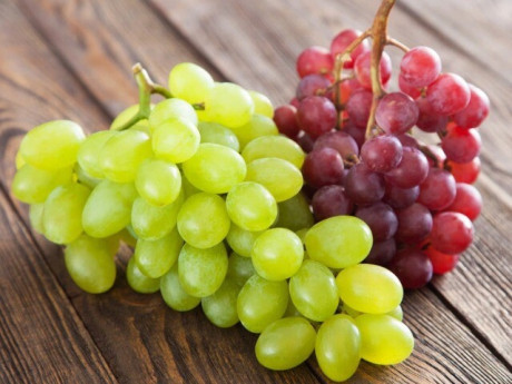 Mua nho đừng dại chọn 3 quả này, người bán không bao giờ ăn, hãy tinh ý và tranh xa nó!