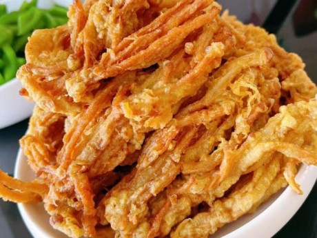 Loại rau cực giàu vitamin D đem chiên giòn lại được món ăn chơi đã miệng, bình thường chỉ nhà hàng mới có