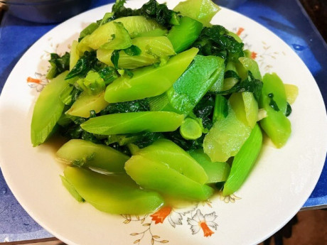 Cây này tưởng chỉ ăn lá, ai ngờ thân cũng cực ngon, đem xào món giàu canxi lại trôi cơm vô cùng