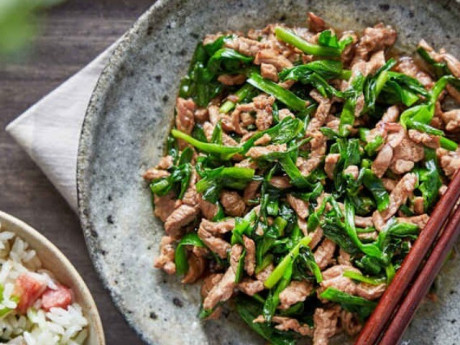 Loại lá mệnh danh là "rau của thận", lại còn tốt cho gan, đem xào thịt được món cực tốn cơm