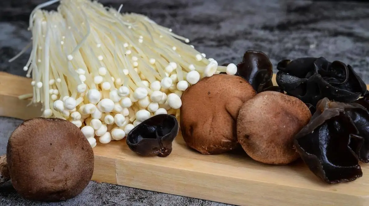 Hóa ra bao nhiêu năm nay chúng ta đều làm sai! 4 loại thực phẩm này không chỉ rửa bằng nước, càng rửa càng bẩn - 4