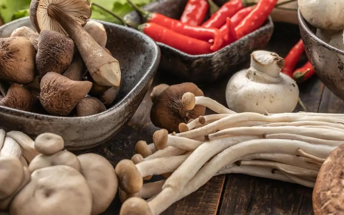 Hóa ra bao nhiêu năm nay chúng ta đều làm sai! 4 loại thực phẩm này không chỉ rửa bằng nước, càng rửa càng bẩn - 6