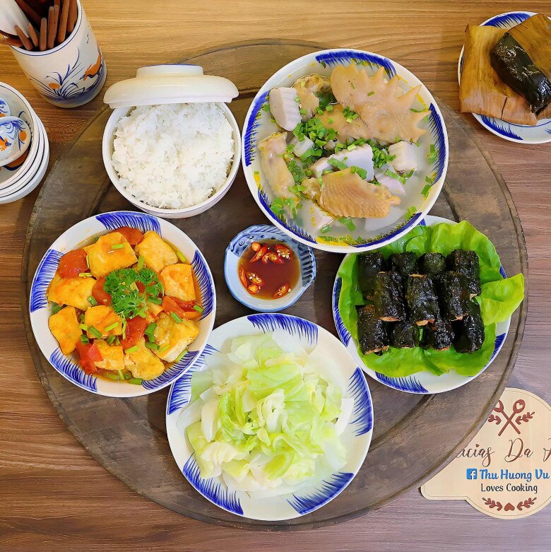 Mâm cơm ngon miệng.