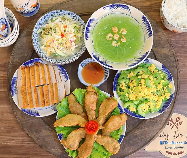 Mâm cơm đơn giản mà hấp dẫn.