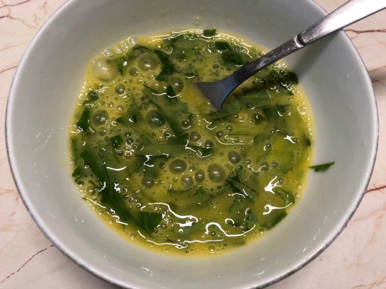 Ít ai biết lá này giàu dinh dưỡng hơn phần thân, đem xào với trứng vừa ngon lại đại bổ - 4