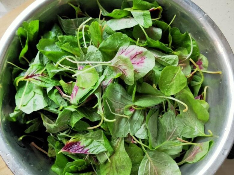 Lá này axit folic gấp 46 lần dưa chuột, giá rẻ bằng ½ rau muống, đem xào trứng vừa lạ miệng lại cực tốn cơm - 2