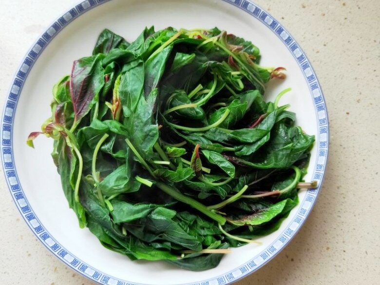 Lá này axit folic gấp 46 lần dưa chuột, giá rẻ bằng ½ rau muống, đem xào trứng vừa lạ miệng lại cực tốn cơm - 4