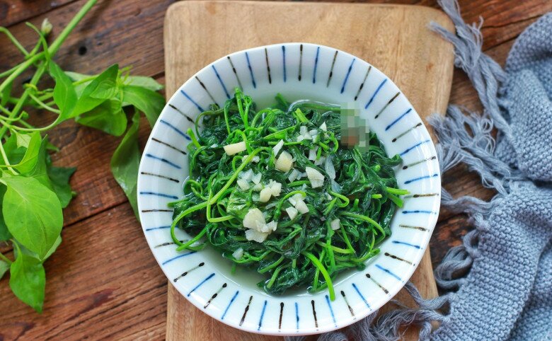 Lá ớt xào tỏi rất ngon.