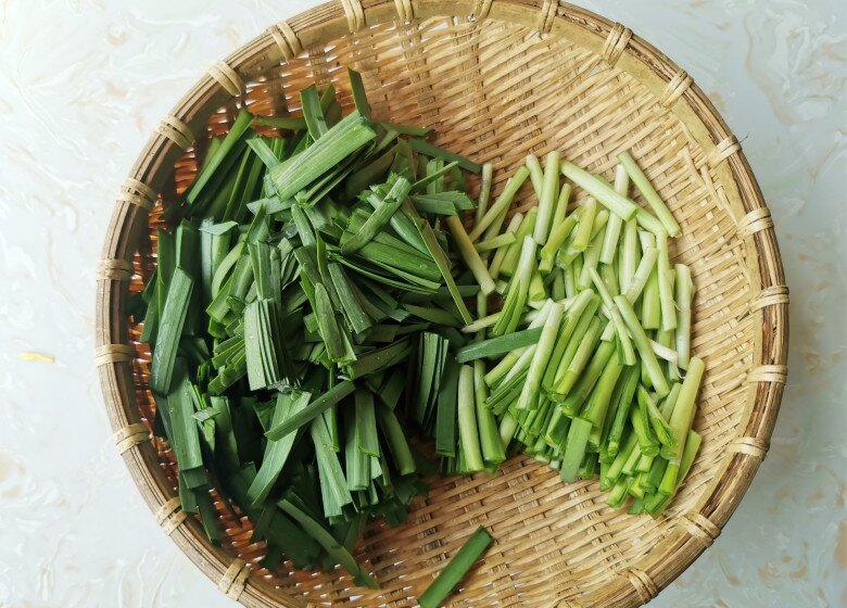 Loại lá mệnh danh là amp;#34;rau của thậnamp;#34;, lại còn tốt cho gan, đem xào với trứng được món rẻ mà bổ dưỡng - 2