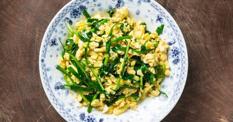 Loại lá mệnh danh là amp;#34;rau của thậnamp;#34;, lại còn tốt cho gan, đem xào với trứng được món rẻ mà bổ dưỡng - 6