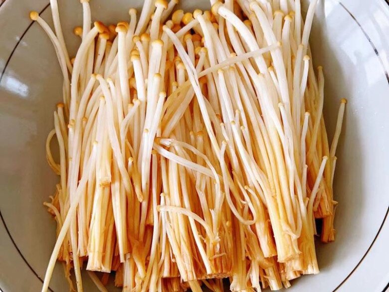 Loại rau cực giàu vitamin D đem chiên giòn lại được món ăn chơi đã miệng, bình thường chỉ nhà hàng mới có - 2