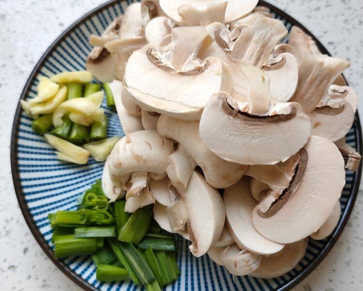 Loại rau duy nhất giàu vitamin D đem xào đơn giản nhưng cực ngon và bổ - 1