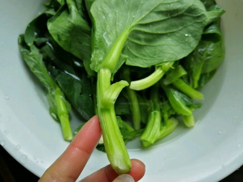 Loại rau rẻ tiền lại rất ngon có lượng canxi gấp 5 lần cá, đem nấu đơn giản mà ai cũng thích - 1