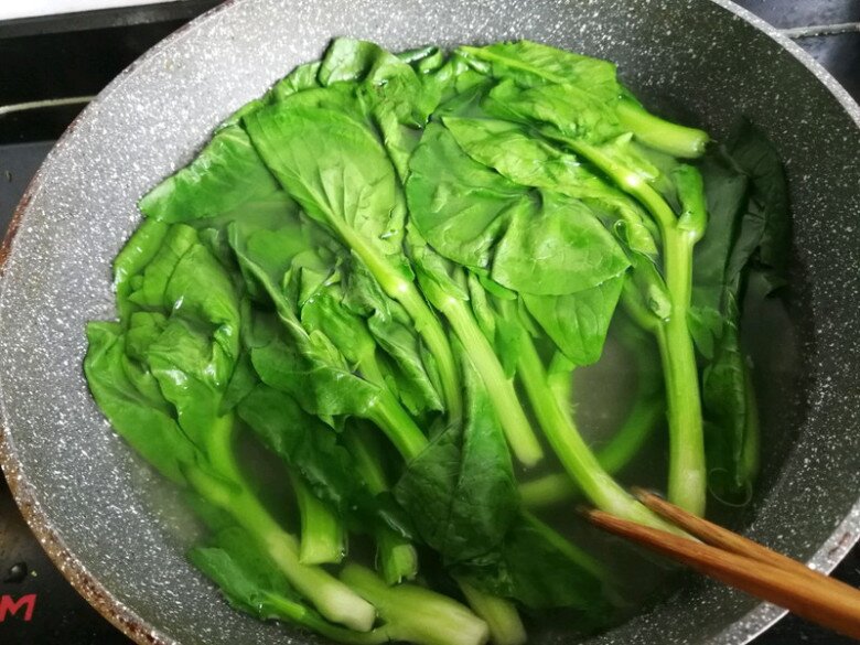Loại rau rẻ tiền lại rất ngon có lượng canxi gấp 5 lần cá, đem nấu đơn giản mà ai cũng thích - 5