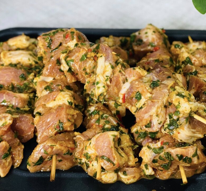 Mai cuối tuần, học mẹ đảm làm thịt xiên nướng lá lốt ngon amp;#34;rụng timamp;#34;, không thử quá phí! - 5