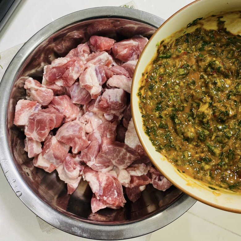 Mai cuối tuần, học mẹ đảm làm thịt xiên nướng lá lốt ngon amp;#34;rụng timamp;#34;, không thử quá phí! - 4