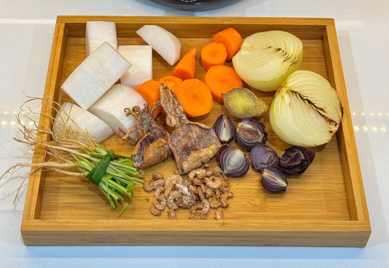 Mẹ đảm mách cách nấu nước dùng thơm ngon ngọt tự nhiên không phụ gia, tha hồ nấu cháo, bún, miến hay phở - 2