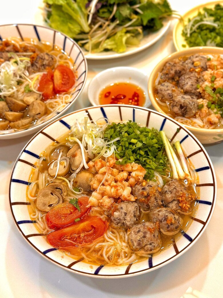 Bún nước tôm thịt viên