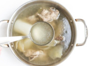 Bếp Eva - Hầm xương, thêm một nguyên liệu này nước xương trong, béo ngậy thơm nức nở mà cực ít người biết