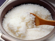 Bếp Eva - Nấu cơm chỉ cho nước chẳng khác nào "nghiệp dư", thêm 2 thứ này, cơm dẻo ngon, thơm hơn bao giờ hết