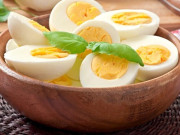 Bếp Eva - Luộc trứng dùng nước sôi hay nước lạnh đều sai bét, nhớ 5 điểm này, ai vụng mấy cũng bóc được vỏ