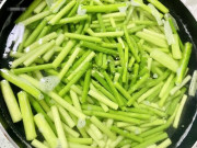 Bếp Eva - Dù bận đến mấy cũng phải chần 5 loại rau này trước khi xào, nếu lười sẽ ảnh hưởng tới sức khỏe