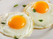 Bếp Eva - Khi ốp trứng đừng cho luôn vào chảo, thêm một bước nữa, trứng không dính sát hay cháy viền